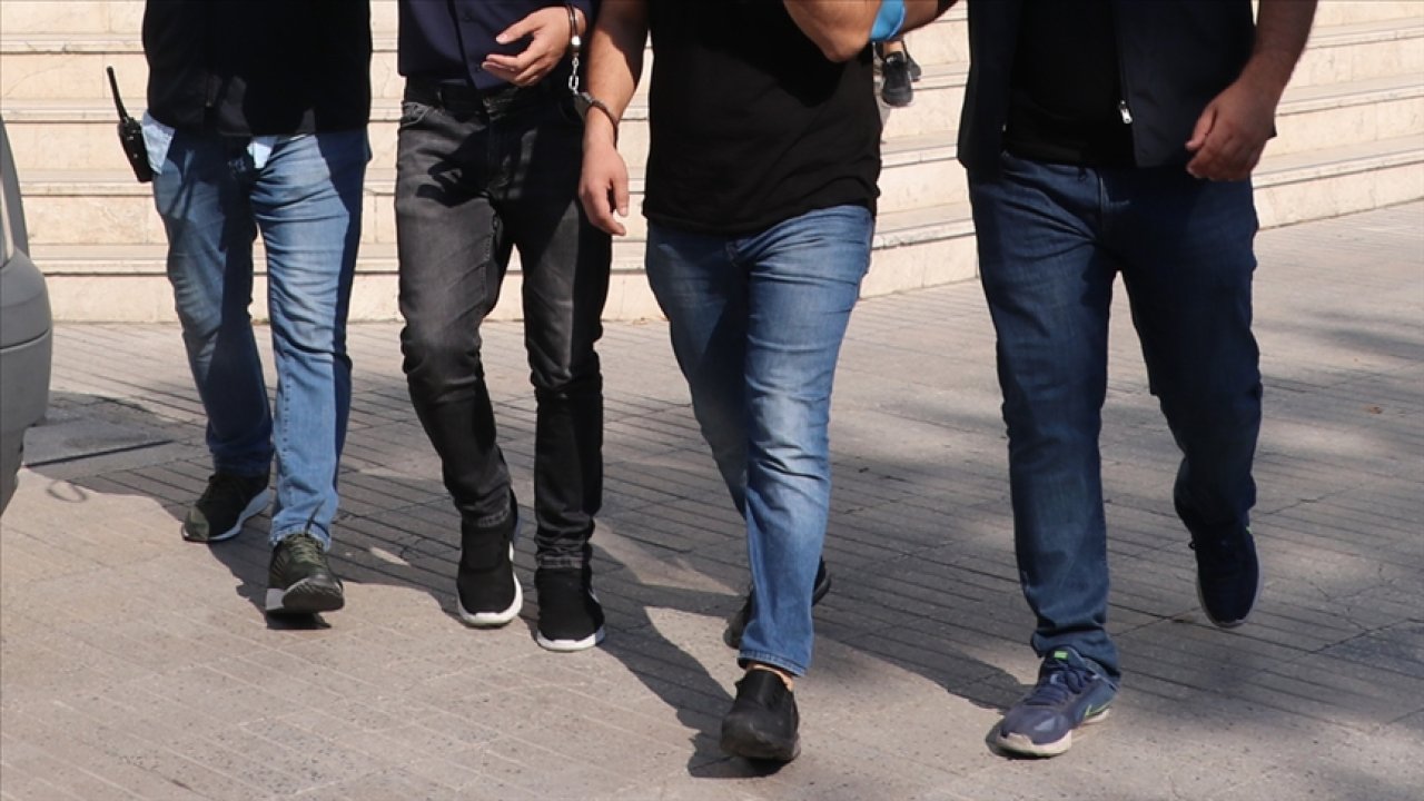 Telefona müstehcen çocuk videosu indirirken yakalandılar!